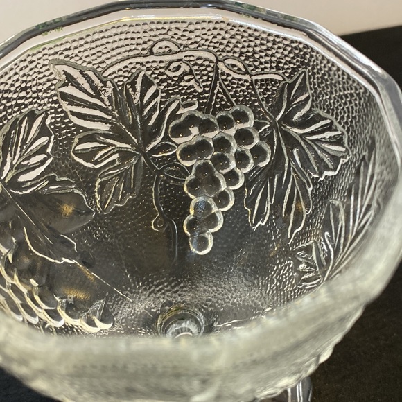 Vintage Jeannette Glass Grapes and Leaves Lidded Dish - Picture 6 of 9